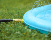 Stříkací hrací podložka Splish 'n' Splash B-Toys