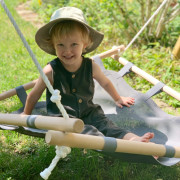 Houpačka v dřevěném čtvercovém rámu Small Foot