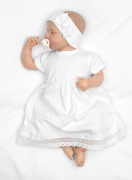 Luxusní šatičky s krajkou SOFIA, krátkým rukávek + čelenka ,2D sada, bíle