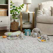 Hračka mazlíček s kousátkem zajíček Cozy Sylvi™ 0 m+ Ingenuity