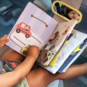 Knížka s aktivitami do auta Busy Book Taf Toys
