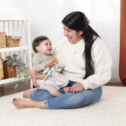 Hračka mazlíček s kousátkem zajíček Cozy Sylvi™ 0 m+ Ingenuity