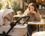 Houpadlo kočárku přenosné Bobby nabíjecí Matt Black Zopa