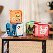 Hračka textilní kostky abeceda Alpha Stacks™ 4 ks 3 m+ Baby Einstein