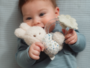 Chrastítko s korálky králíček Miffy Lucky Leaves Little Dutch