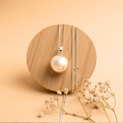 Těhotenská rolnička - Stříbrná s černou koženou šňůrkou