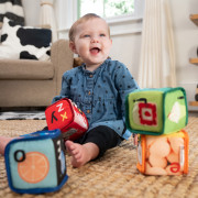 Hračka textilní kostky abeceda Alpha Stacks™ 4 ks 3 m+ Baby Einstein