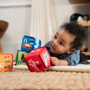 Hračka textilní kostky abeceda Alpha Stacks™ 4 ks 3 m+ Baby Einstein