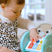Hračka hudební interaktivní Chase & Tap Earl™ 6 m+ Baby Einstein