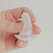 Silikonový dudlík na krmení Bibs