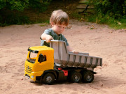 Auto sklápěč Mercedes Giga Trucks 65 cm Lena