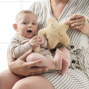 Hračka hudební Teddy hvězdička Nattou 25 cm, 0 m+