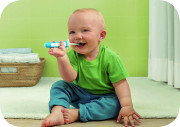 Mam Baby´s Brush - dětský zubní kartáček 6m+ s bezpečnostním krytem