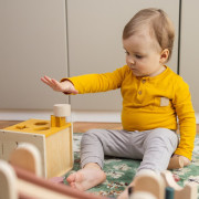 Hračka dřevěná třídící Gravity Wood of Mars 12 m+ Petite&Mars