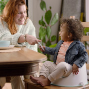 Podsedák na jídelní židličku My Spot™ 6 m+, do 15 kg Ingenuity