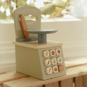 Kuchyňská váha dřevěná Little Dutch