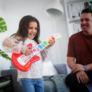 Hračka dřevěná hudební kytara Together in Tune Guitar™ Connected Magic Touch Baby Einstein