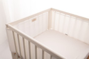 Mušelínový mantinel do postýlky Bump Air 180 x 30 cm Babymatex