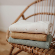 Mushie pletená dětská deka z organické bavlny Dírkovaná