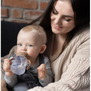 První hrneček se slámkou a závažím Lovi 150 ml hnědý