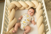 Mušelínový mantinel cop 200 cm Babymatex – chránič do postýlky Pískový