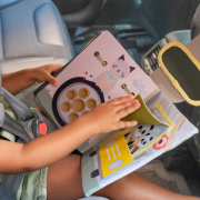 Knížka s aktivitami do auta Busy Book Taf Toys