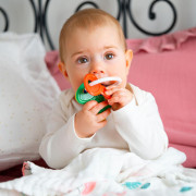 Dětské chrastítko klíče pastelové Akuku