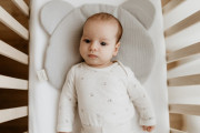 Mušelínový plochý polštář Teddy Bear Sleepee Love béžový se srdíčky