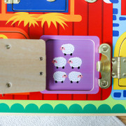 Activity Board se zámky Farma