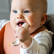 První lžičky silikonové 2 ks s pouzdrem Beaba