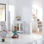 Lindam - Dětská zábrana s posuvnou šířkou kov bílá