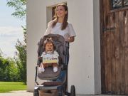 Knížka s aktivitami pro hru na bříšku Farmers Funday Tiny Love