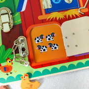 Activity Board se zámky Farma