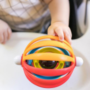 Baby Einstein Hračka aktivní s přísavkou Sticky Spinner ™ 3 m +