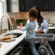 Židlička jídelní multifunkční Soulful Skies™ 0 m+ do 23 kg Ingenuity