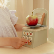 Kuchyňská váha dřevěná Little Dutch