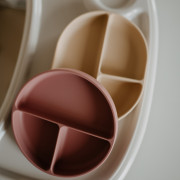 Talířek silikonový dělící kulatý Take&Match 6 m+ Petite & Mars