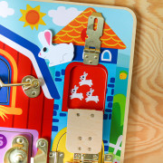 Activity Board se zámky Farma