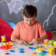 Sada s tvary a razítky 10 kelímků Play-Doh