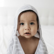 Mušelínová osuška Blenker s kapucí 100x70 cm KipKep