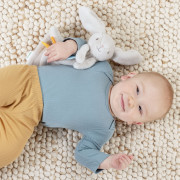 Hračka mazlíček s kousátkem zajíček Cozy Sylvi™ 0 m+ Ingenuity