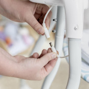 Houpačka velká s kolotočem s USB Everston 0m+ do 9 kg Ingenuity 