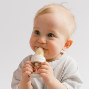 Silikonový dudlík na krmení Bibs