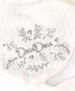 Dárková sada Plyšový medvídek s úchytem na dudlík a dečkou šedý 20 cm Doudou 