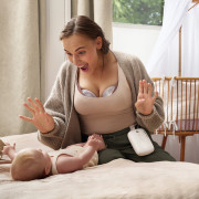 Odsávačka mléka elektrická Hands-Free Duo Premium Plus SCF532/11 + dárek Philips AVENT