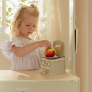 Kuchyňská váha dřevěná Little Dutch