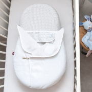 Přikrývka na Cocoonababy Quilted White Red Castle
