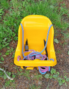 Houpačka plastová se zvýšenou opěrkou a bezpečnostním pásem