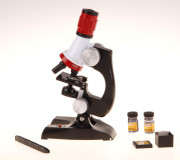 Mikroskop se světlem