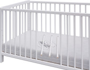 Dětská postýlka Scarlett K/B s vyndavacími příčkami borovice - bílá 120 x 60 cm Scarlett